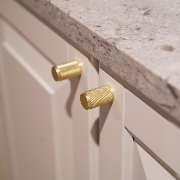 Beslagsboden knopgreb 409 m/crystal cut - Børstet messing Beslagsboden knopgreb 409 m/crystal cut - Børstet messing